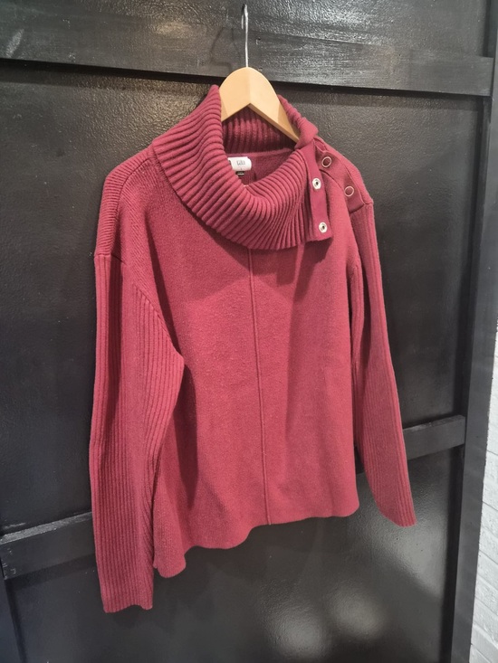 CAbi Sweaters - Cabi | Turtleneck Sweater in Burgundy | Size Large